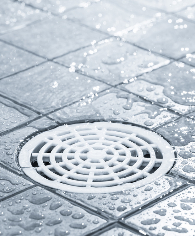 Water surrounding a drain aquaduct plumbing